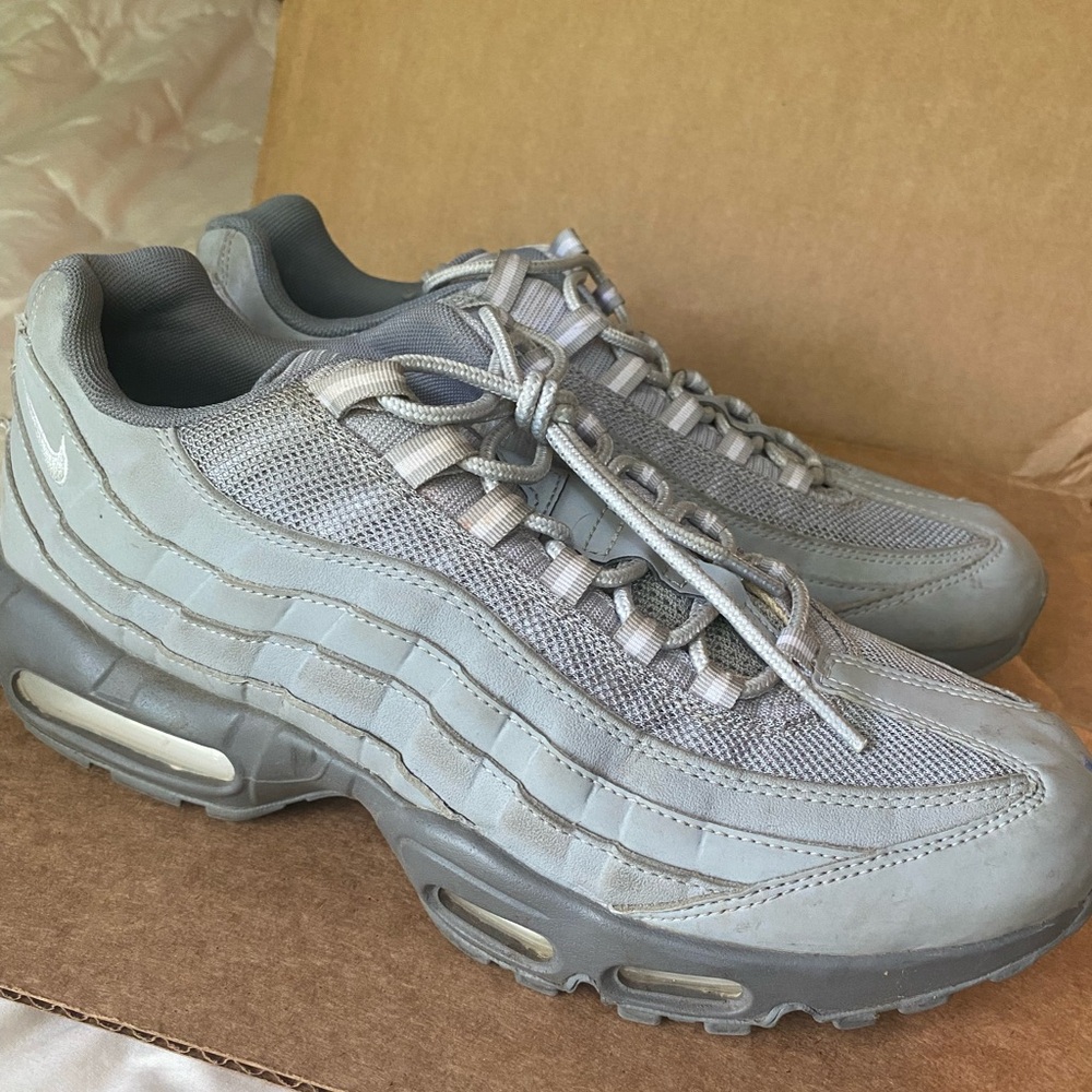 Nike Men's Gray Sneakers